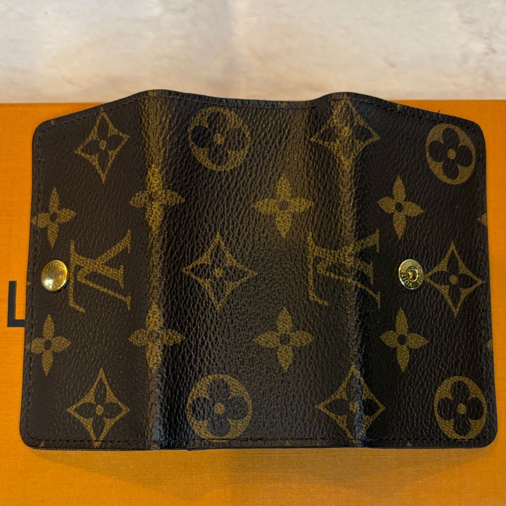 Louis Vuitton Authentic Monogram Canvas Key Case - Picture 6 of 9